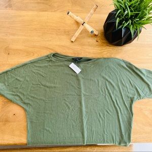 BANANA REPUBLIC Loose Green Basic Top - WITH TAGS. SIZE M